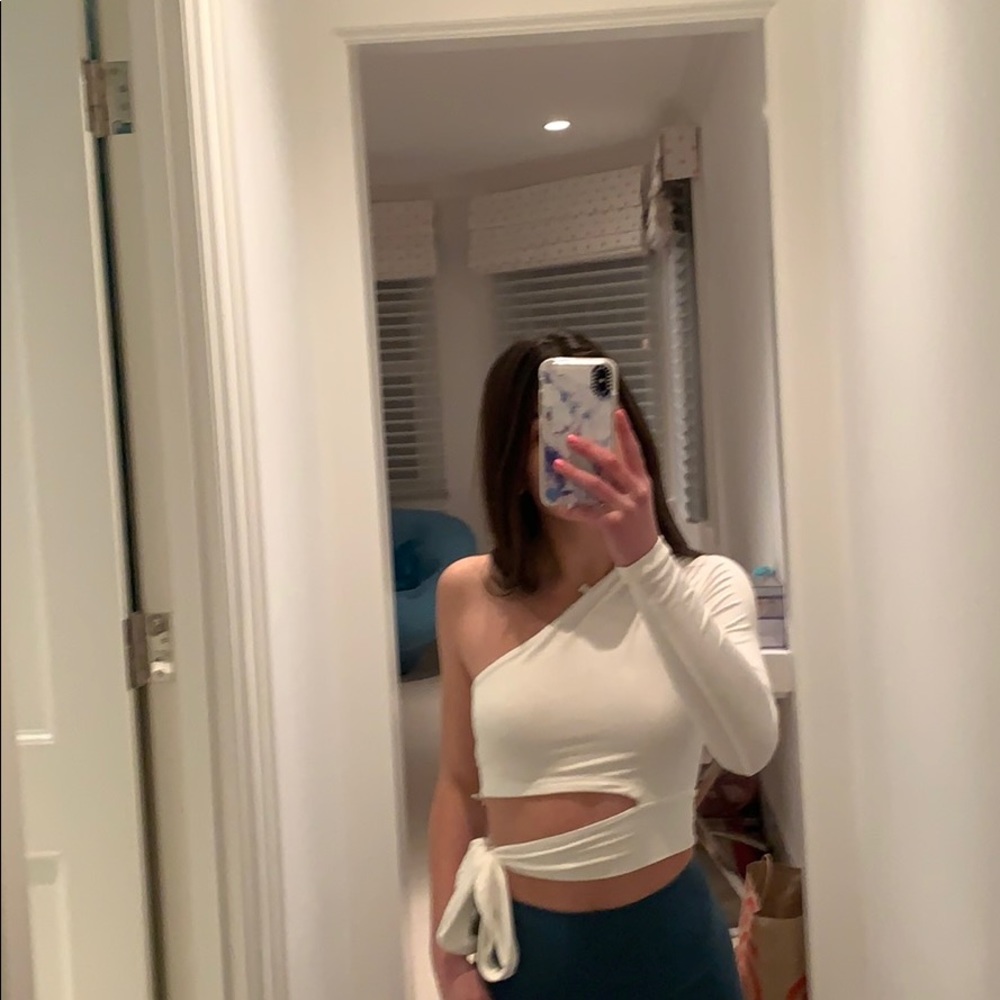 White one shoulder top from mixology